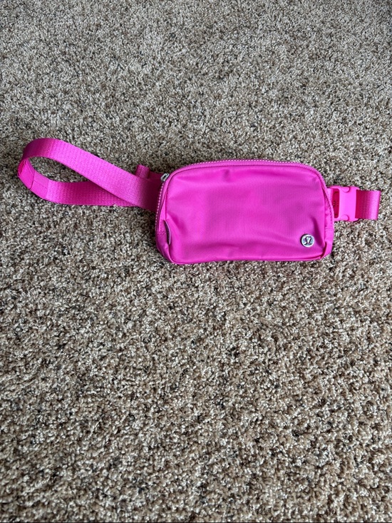 lululemon athletica Handbags - Lululemon Everywhere Belt Bag 1L in Sonic Pink